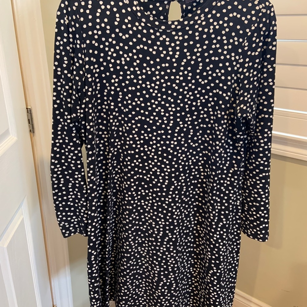 Cute polka dot mini dress. Looks great with belt and tights.